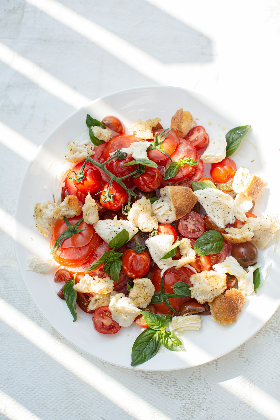 Frischer Caprese-Salat